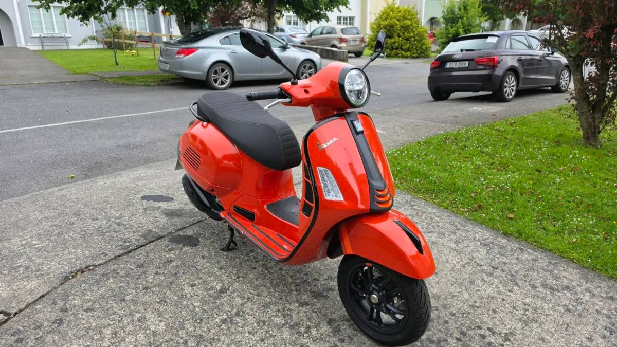 2024 Vespa GTS 300 ( please read add fully ) - Image 1