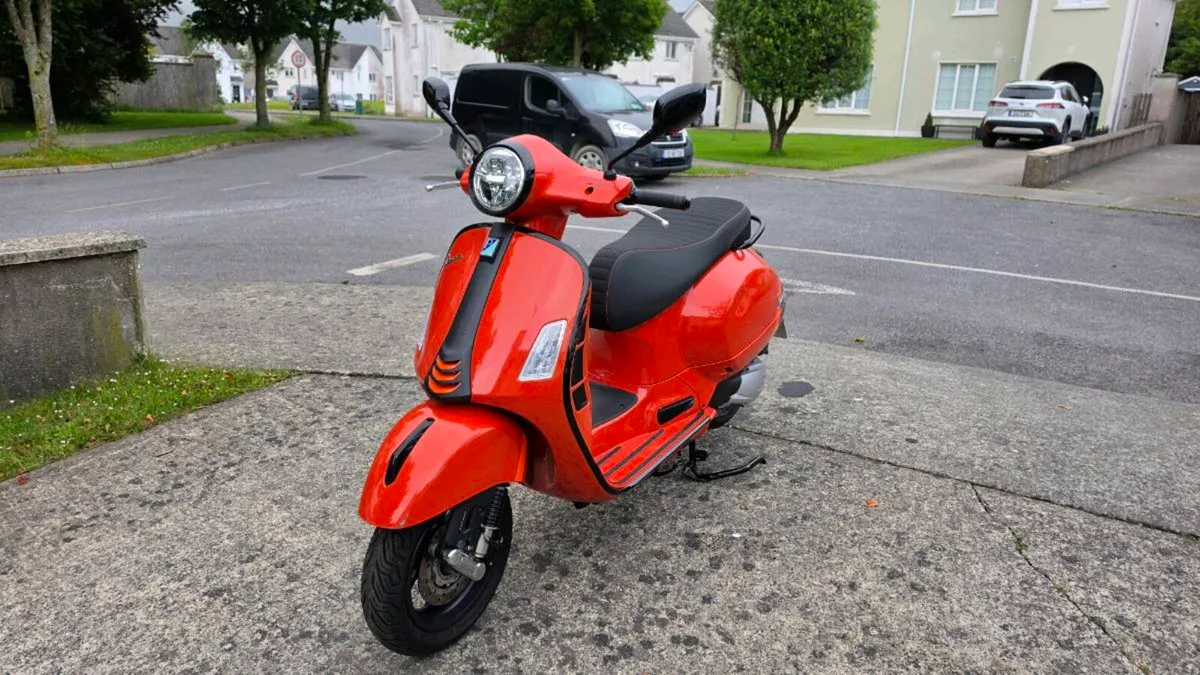 2024 Vespa GTS 300 ( please read add fully ) - Image 2