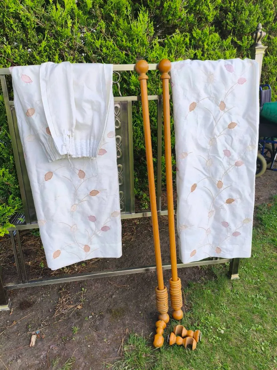 Beautiful set curtains 2 poles,20euro - Image 1