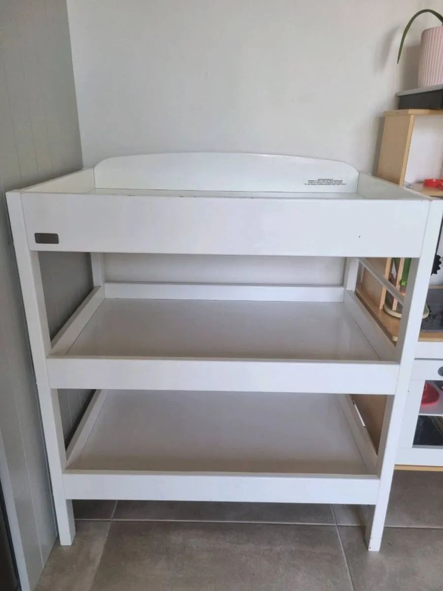 Baby changing table - Image 1