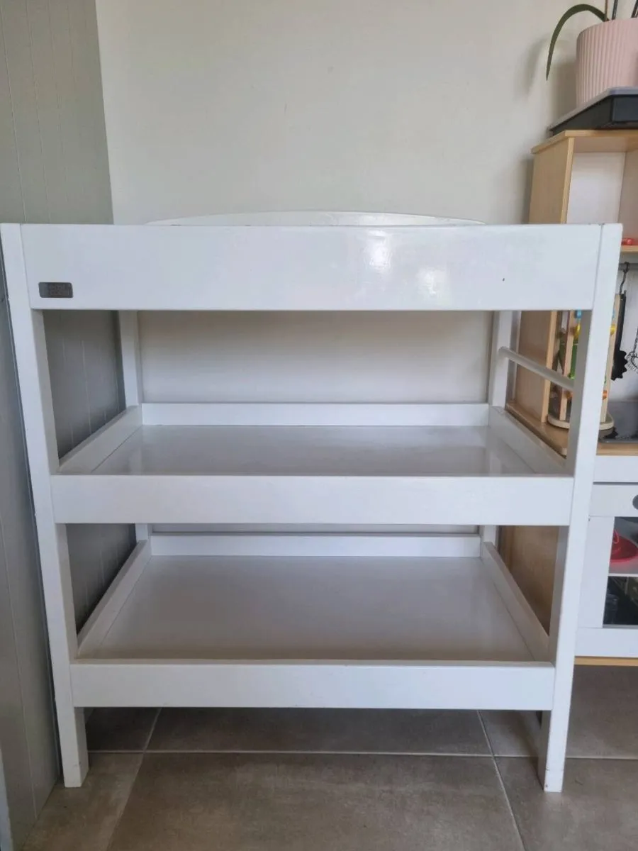 Baby changing table - Image 2