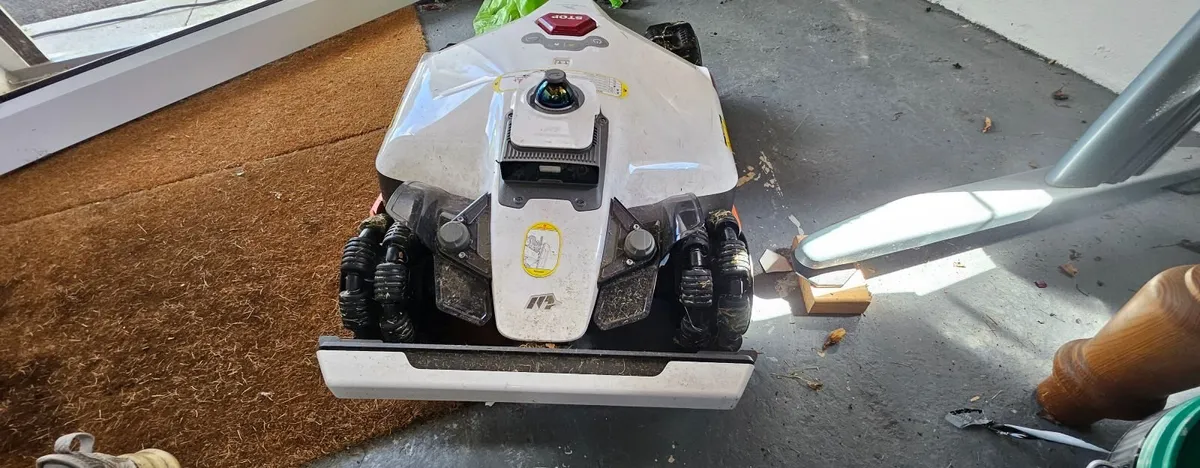 Robot Lawnmower - Image 3