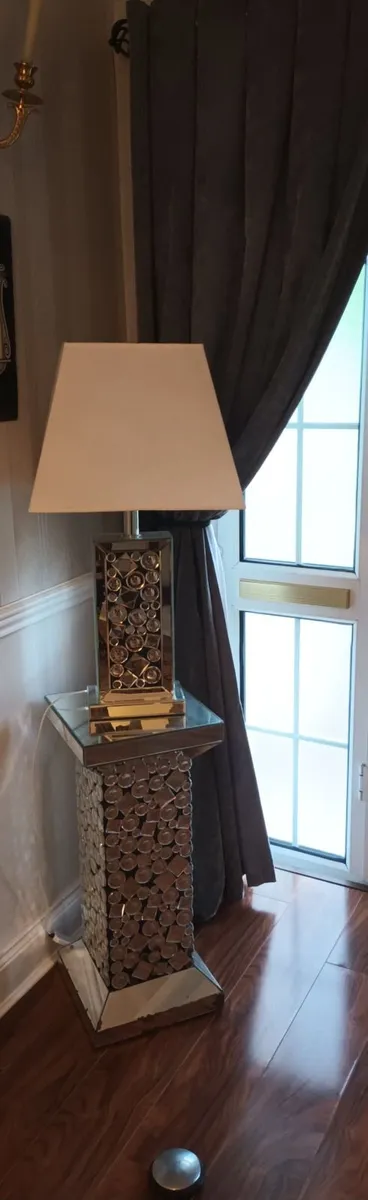 Lamps and mirror - Image 2