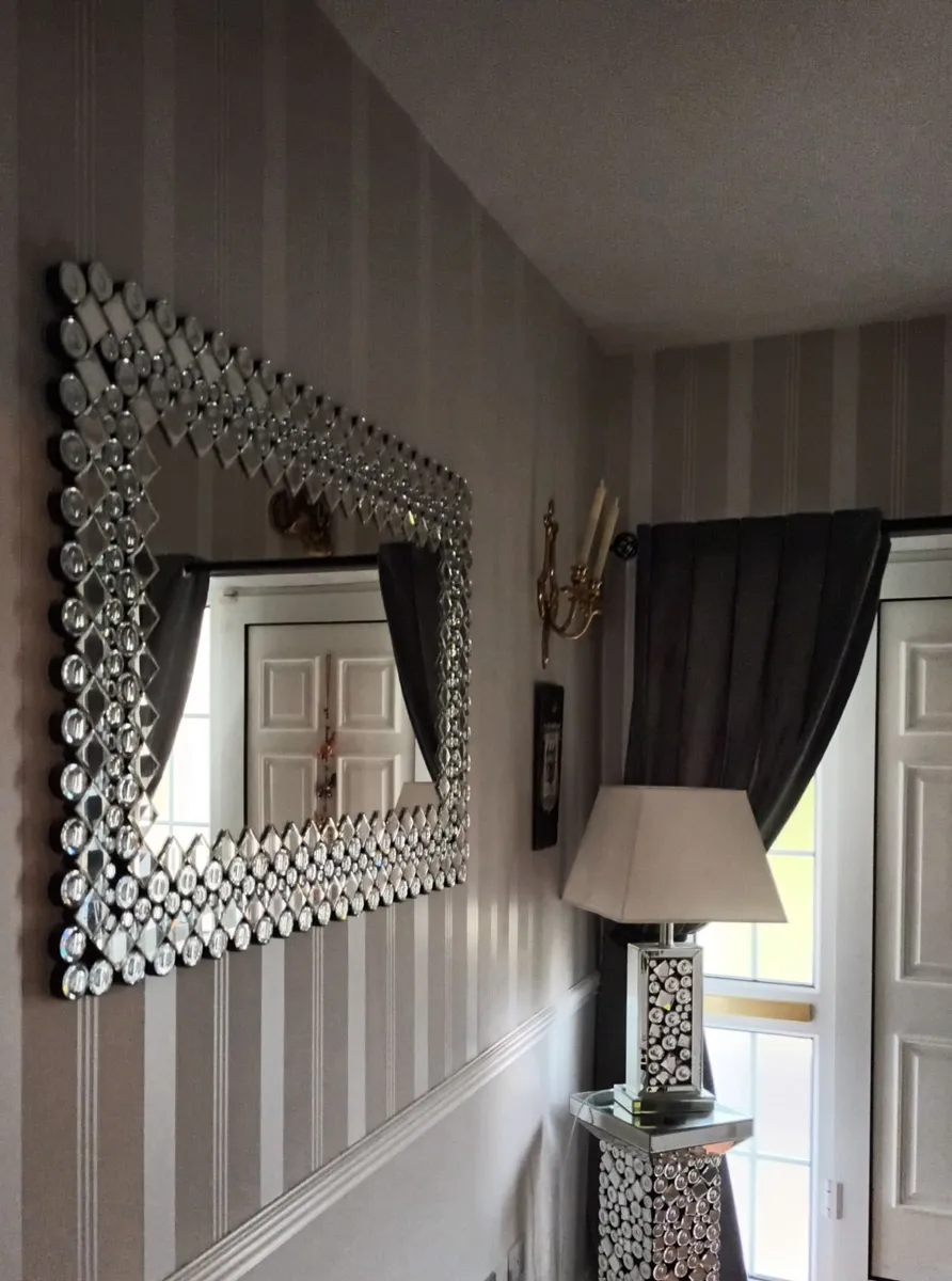 Lamps and mirror - Image 3