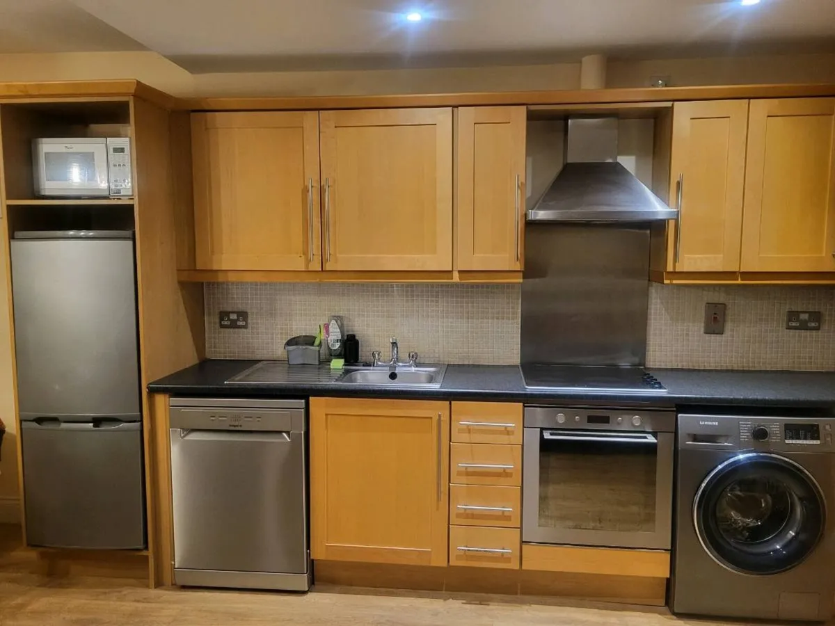 Kitchen units and appliances - Image 2