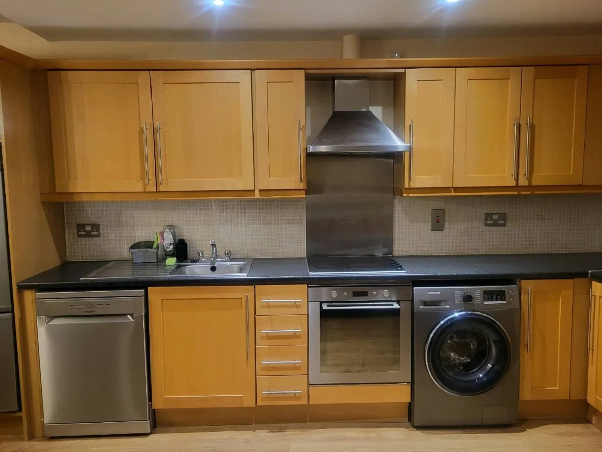 Kitchen units and appliances - Image 3