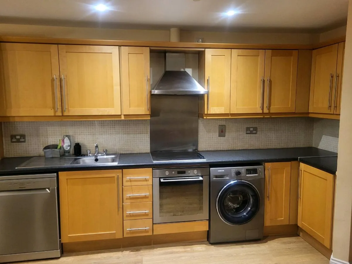Kitchen units and appliances - Image 4