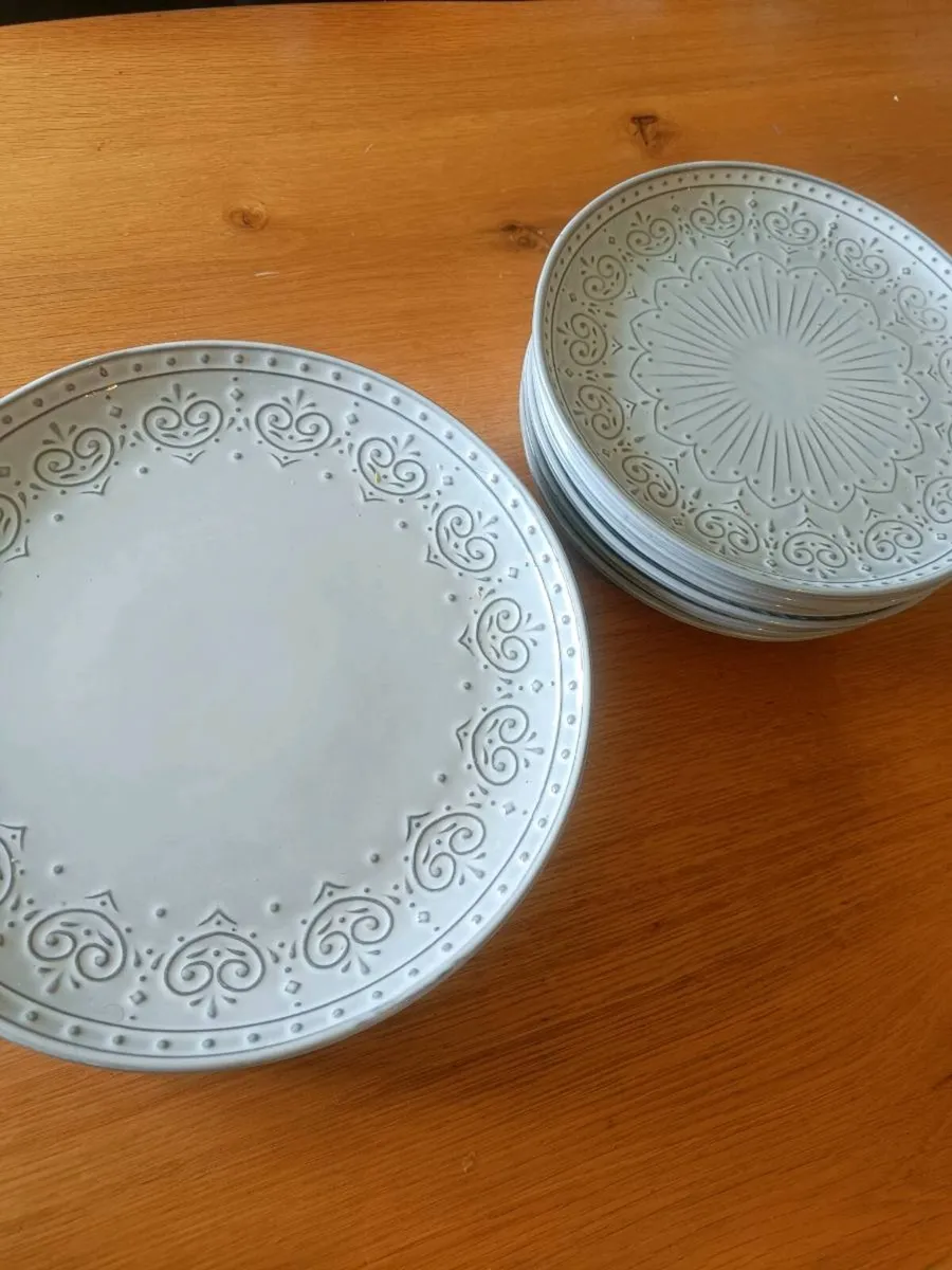 Plates - Image 1