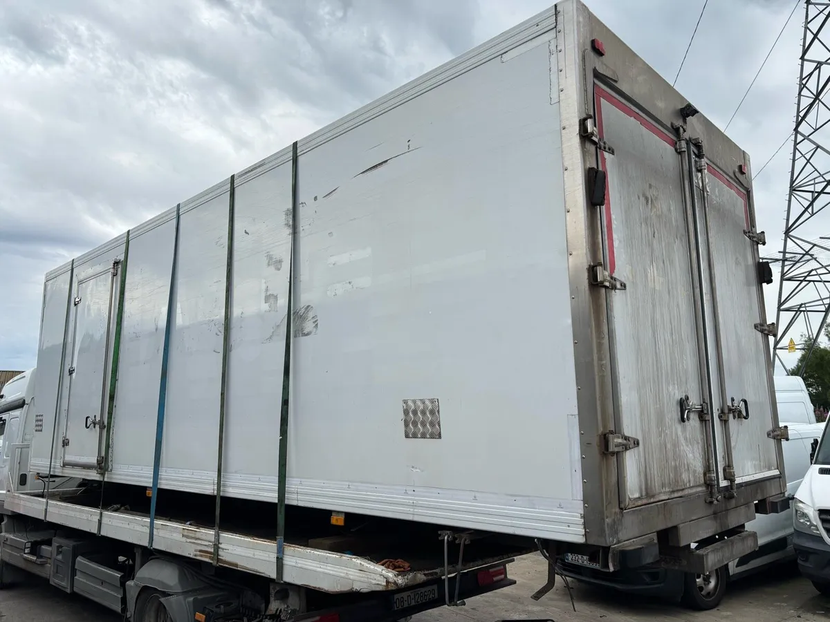 24ft  insulated body for sale - Image 3