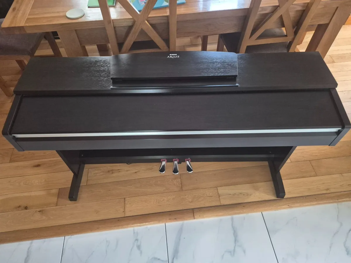 Yamaha Arius YDP-141 Electric Piano - Image 2