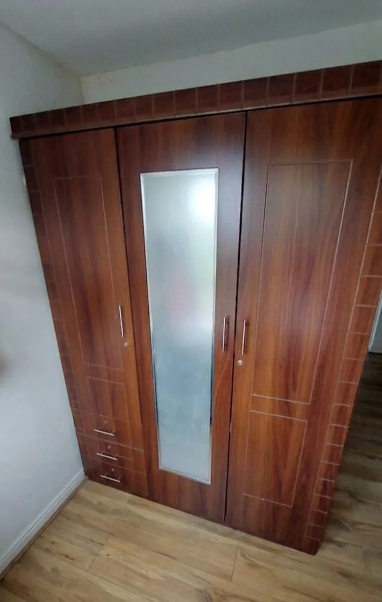 8x6 Garden Shed , 3 door wardrobe, IKEA TV stand - Image 4
