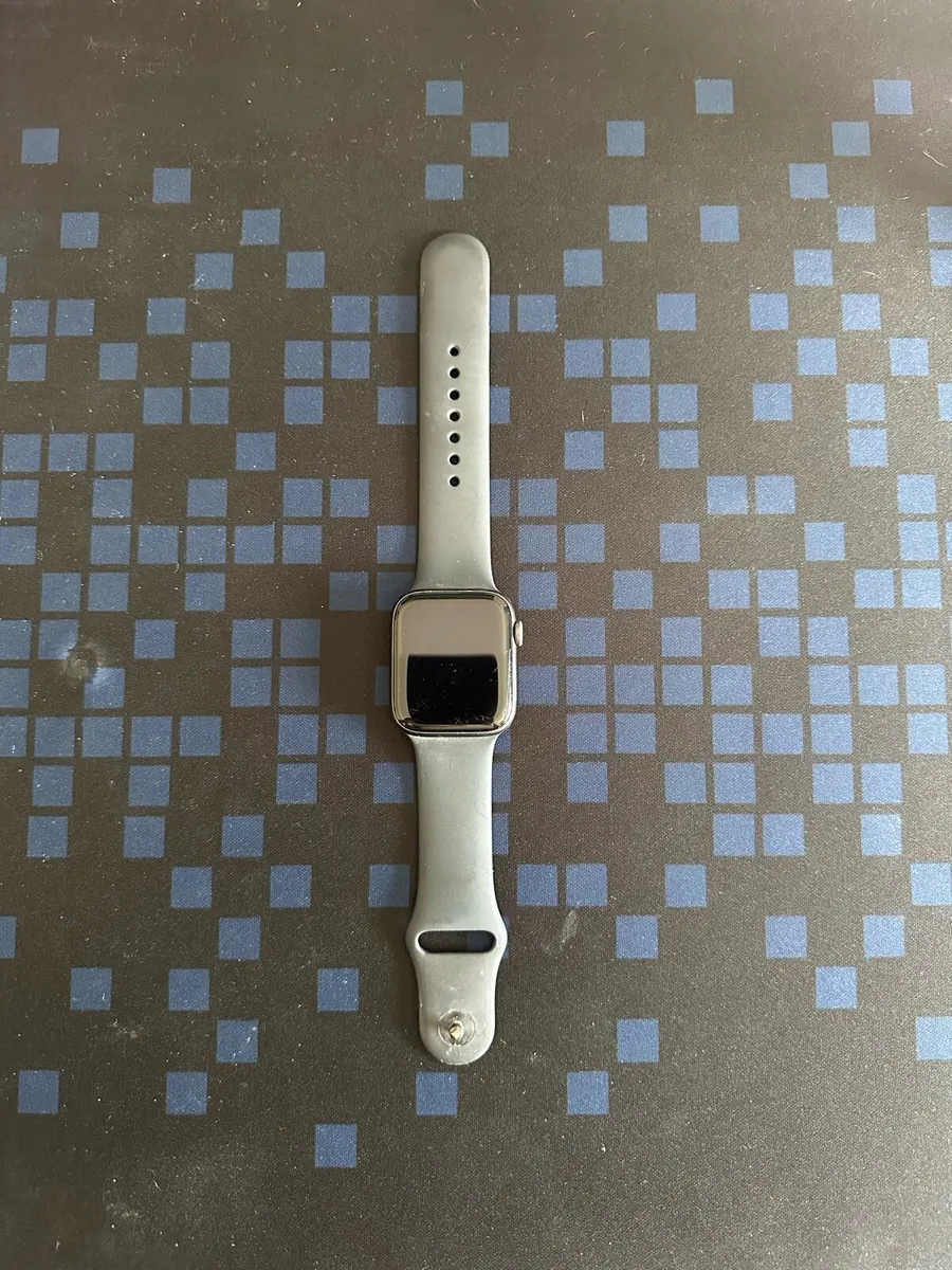 Apple Watch SE 44mm - Image 1