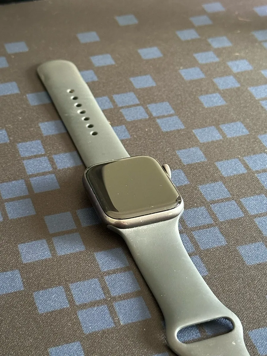 Apple Watch SE 44mm - Image 2