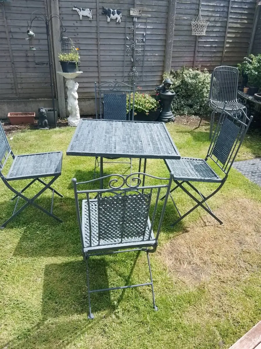 Cast iron garden table and chairs - Image 2