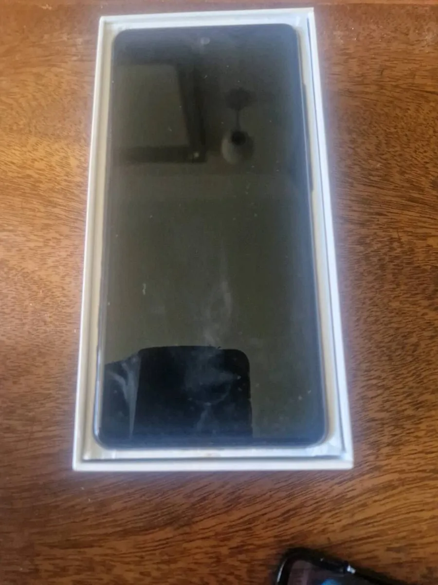 S20 fe phone - Image 1