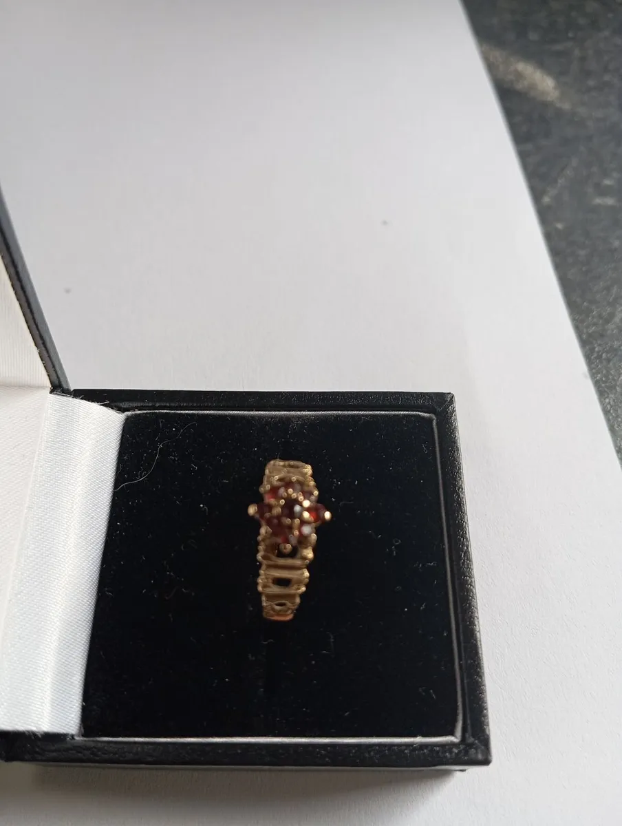 9ct Gold Ladies Ring Size L - Image 4