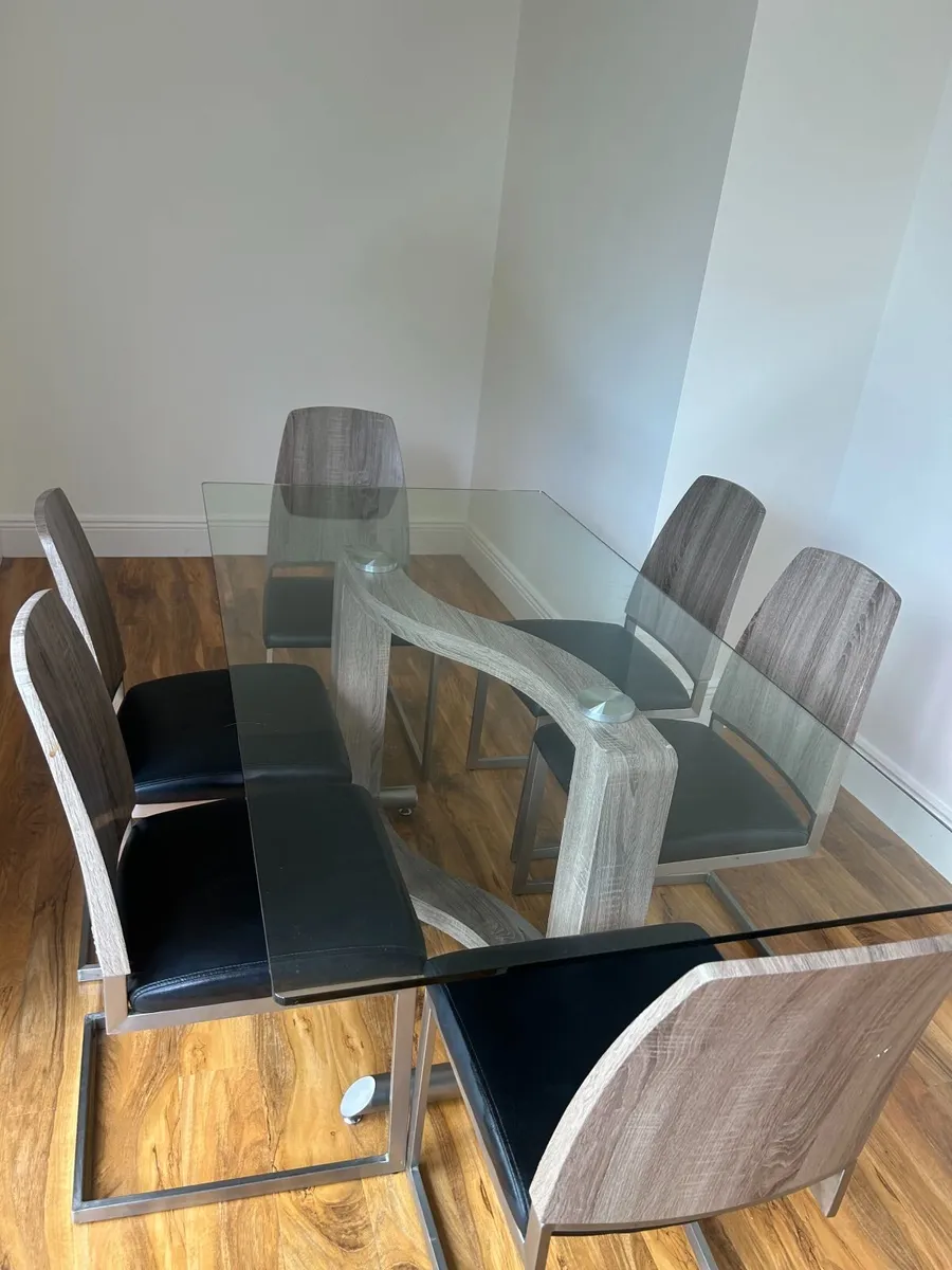 Beautiful Glass Dining Room Table and Chairs - Image 2