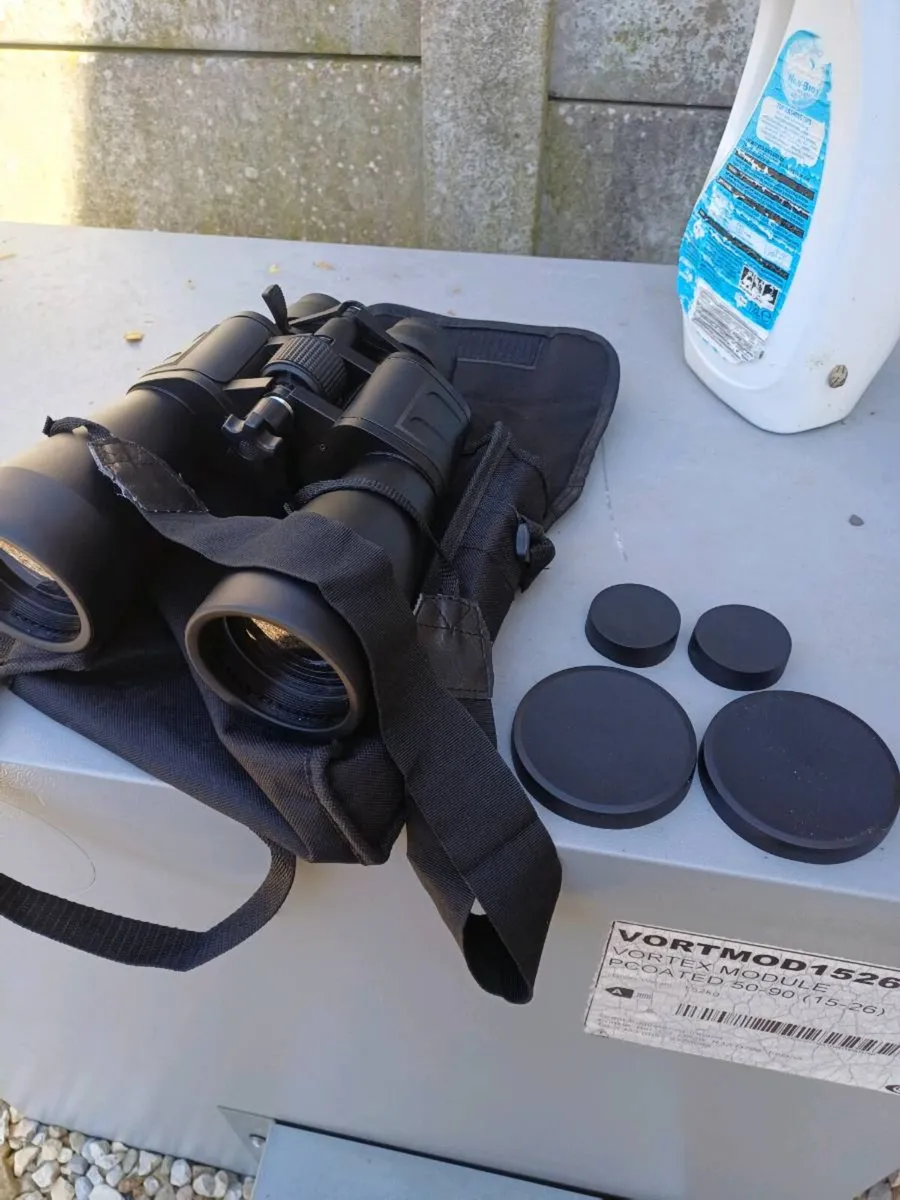 Auriol 10x-30x60 Binoculars - Image 1