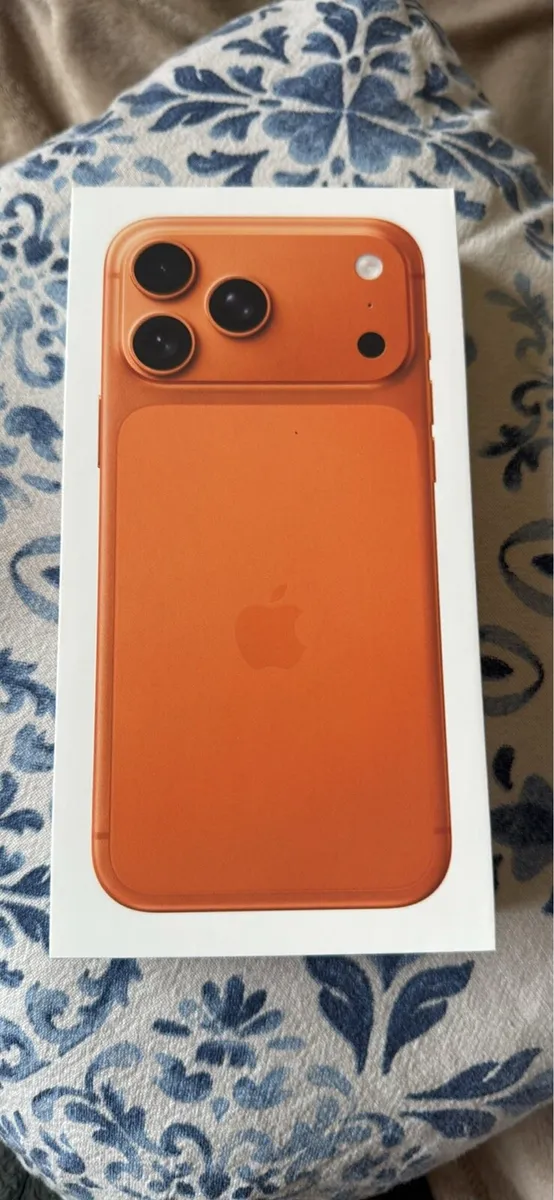 iPhone 17pro Max 256gb Orange - Image 3