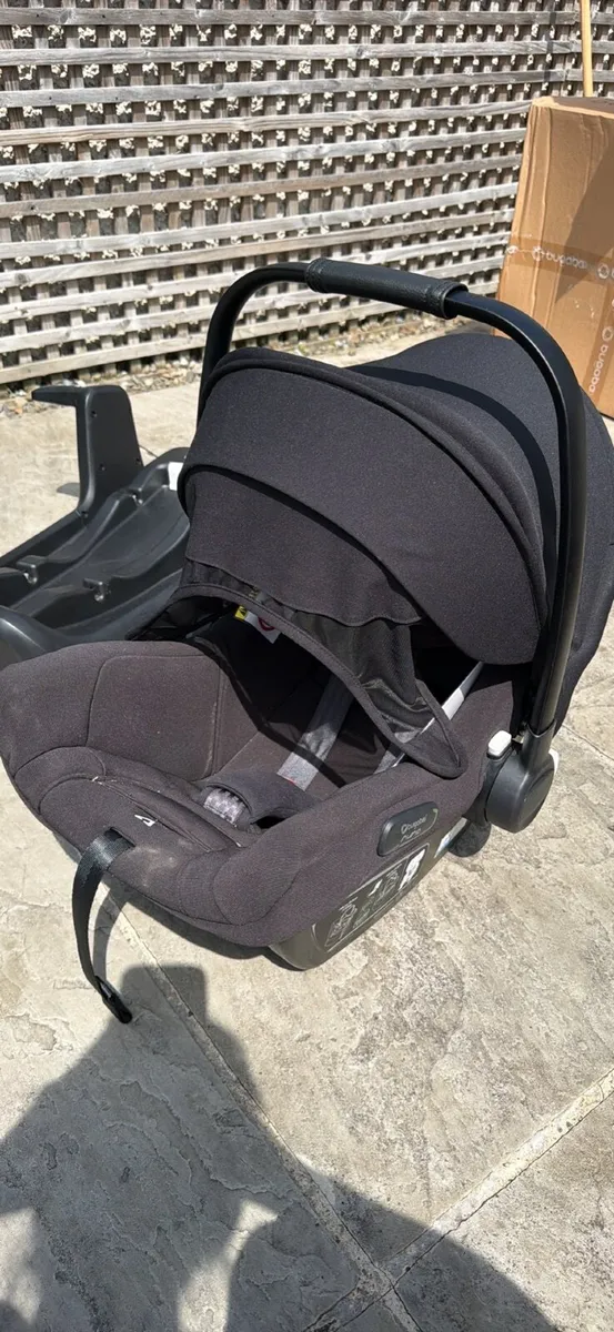 Bugaboo Lynx Pram & Car seat - Image 1