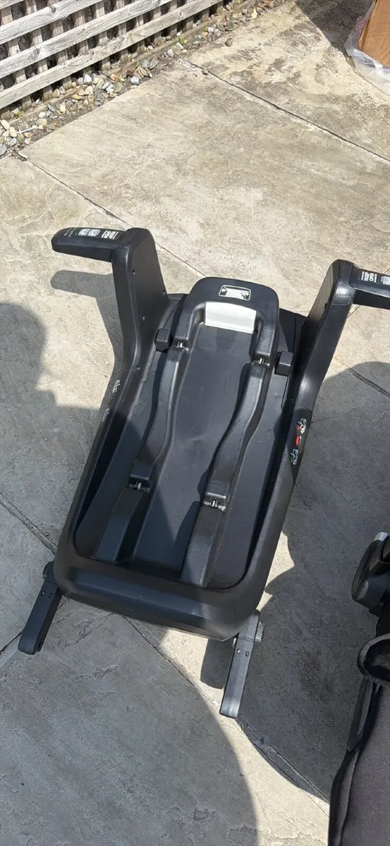 Bugaboo Lynx Pram & Car seat - Image 2