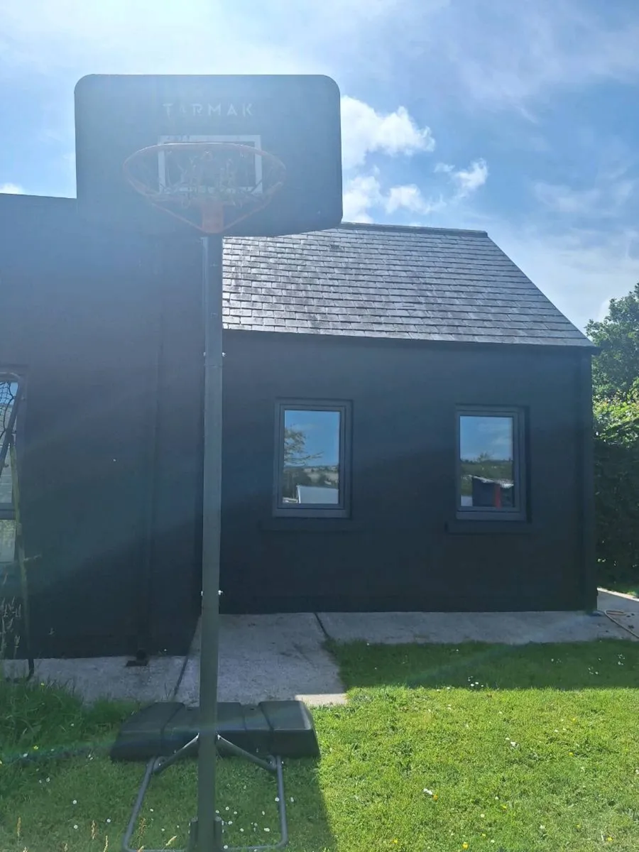 Tarmak basketball adjustable hoop - Image 1