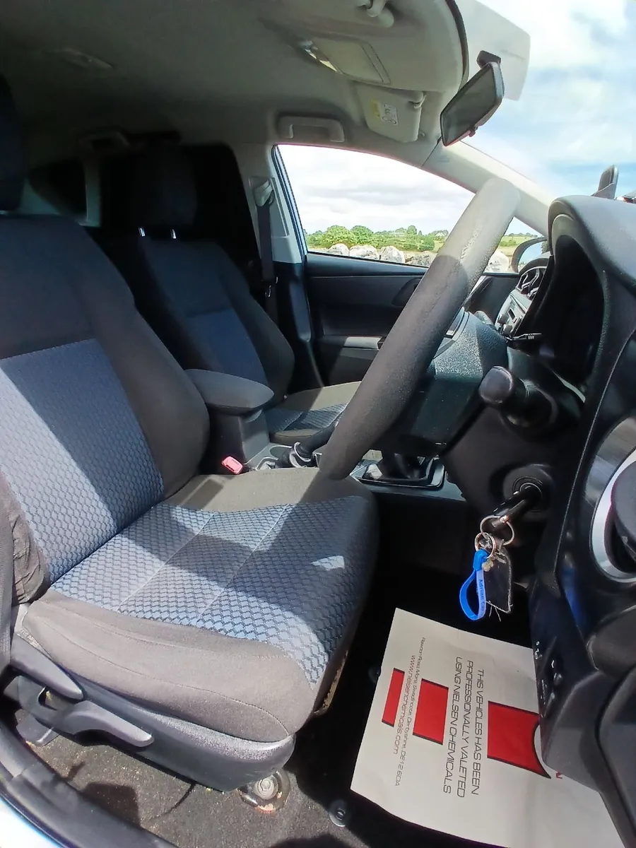Toyota Auris 2014 - Image 3