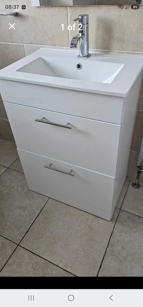 Bathroom sink unit - Image 1