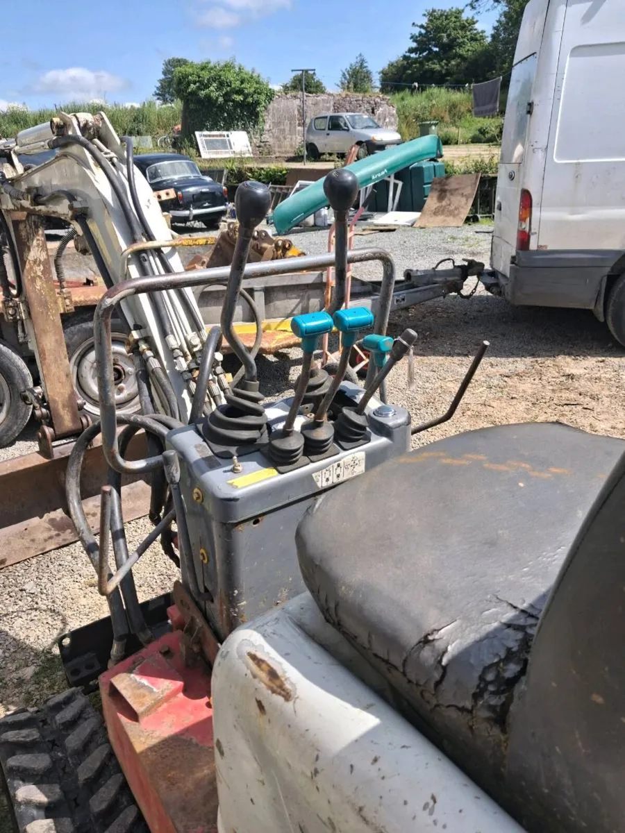 Takeuchi tb108 mini digger - Image 3