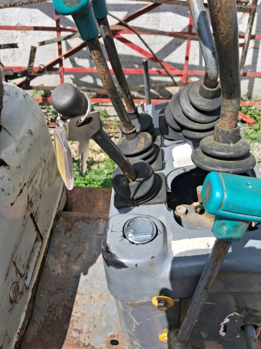 Takeuchi tb108 mini digger - Image 4