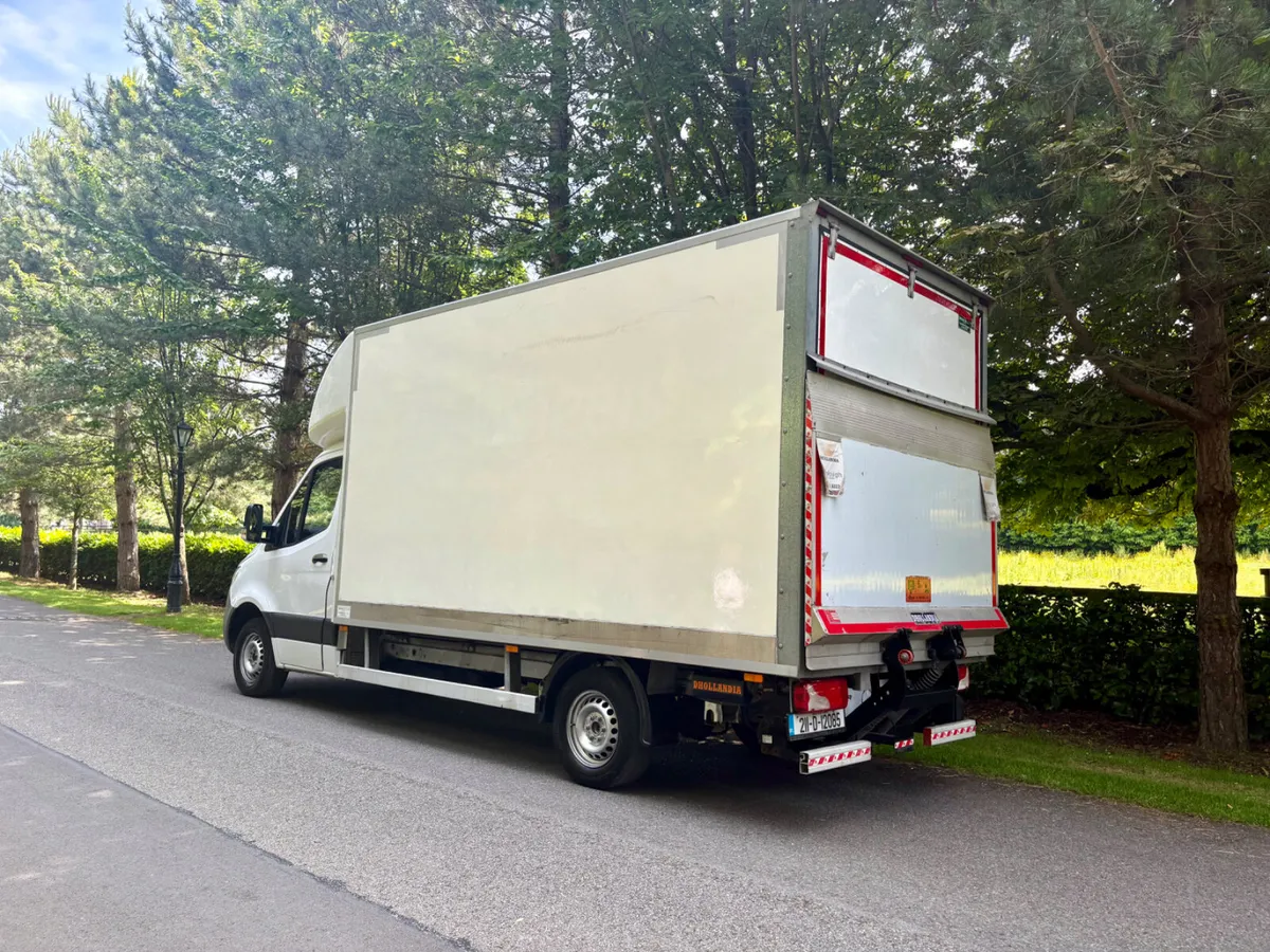 2021 Mercedes Benz Sprinter BOX BODY - Image 2
