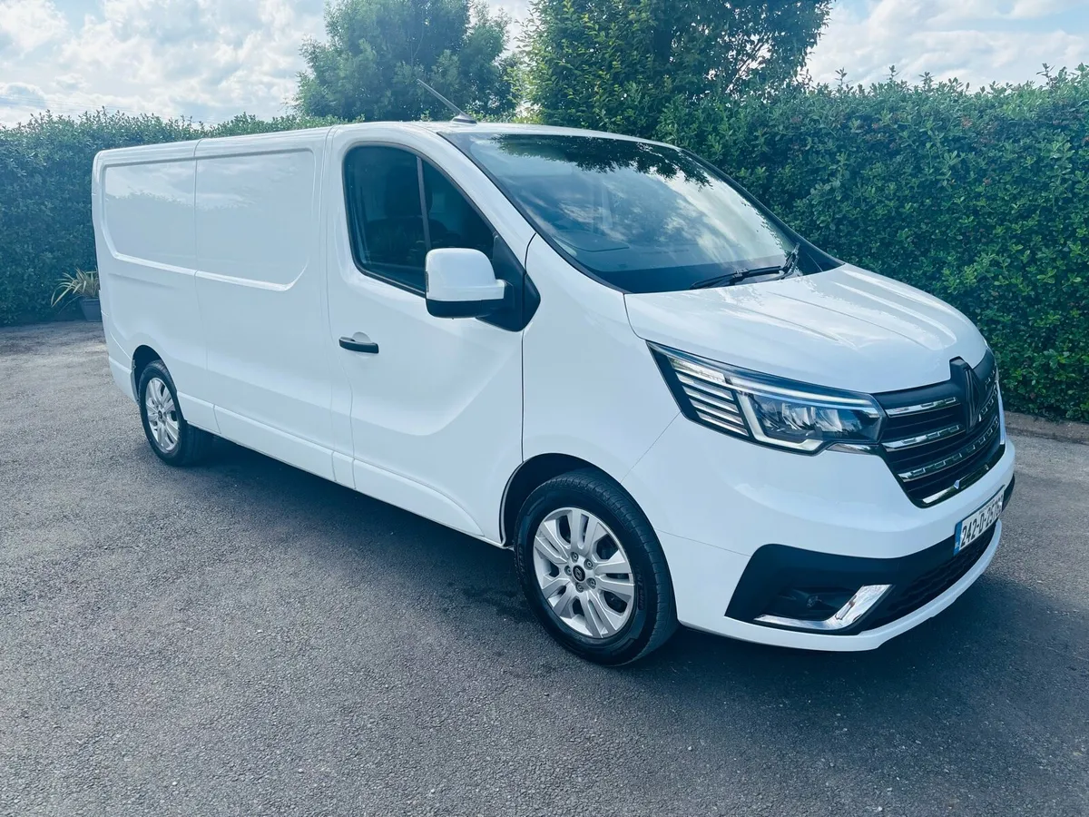 (242) Renault Trafic 2024 - Image 1
