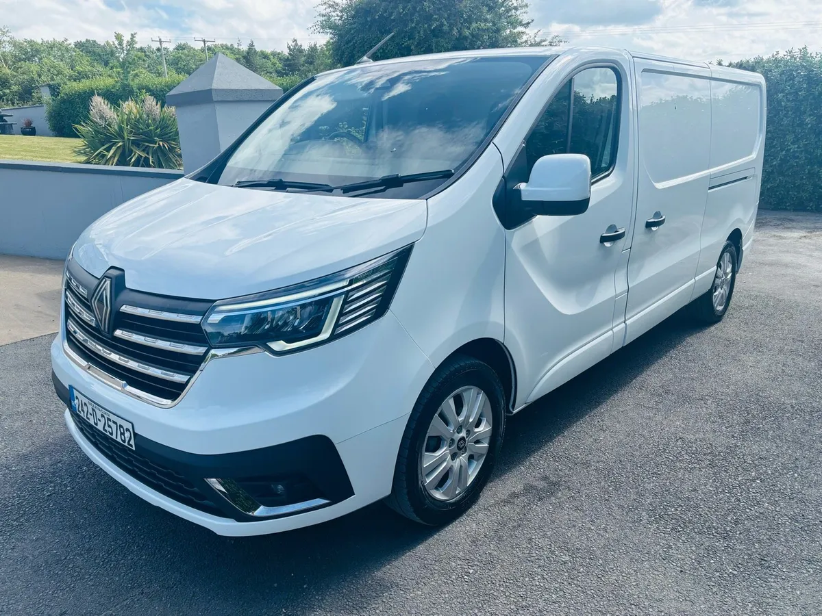 (242) Renault Trafic 2024 - Image 2