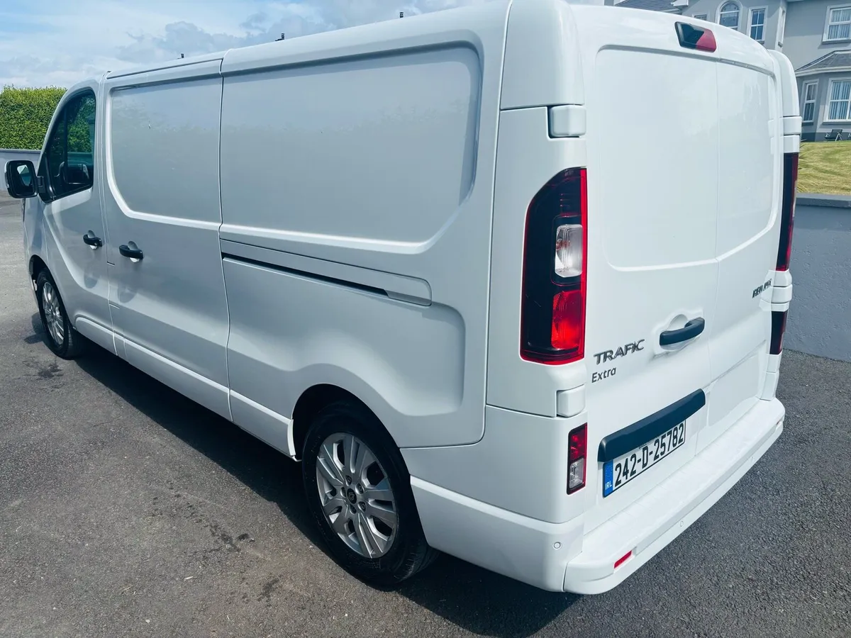 (242) Renault Trafic 2024 - Image 3