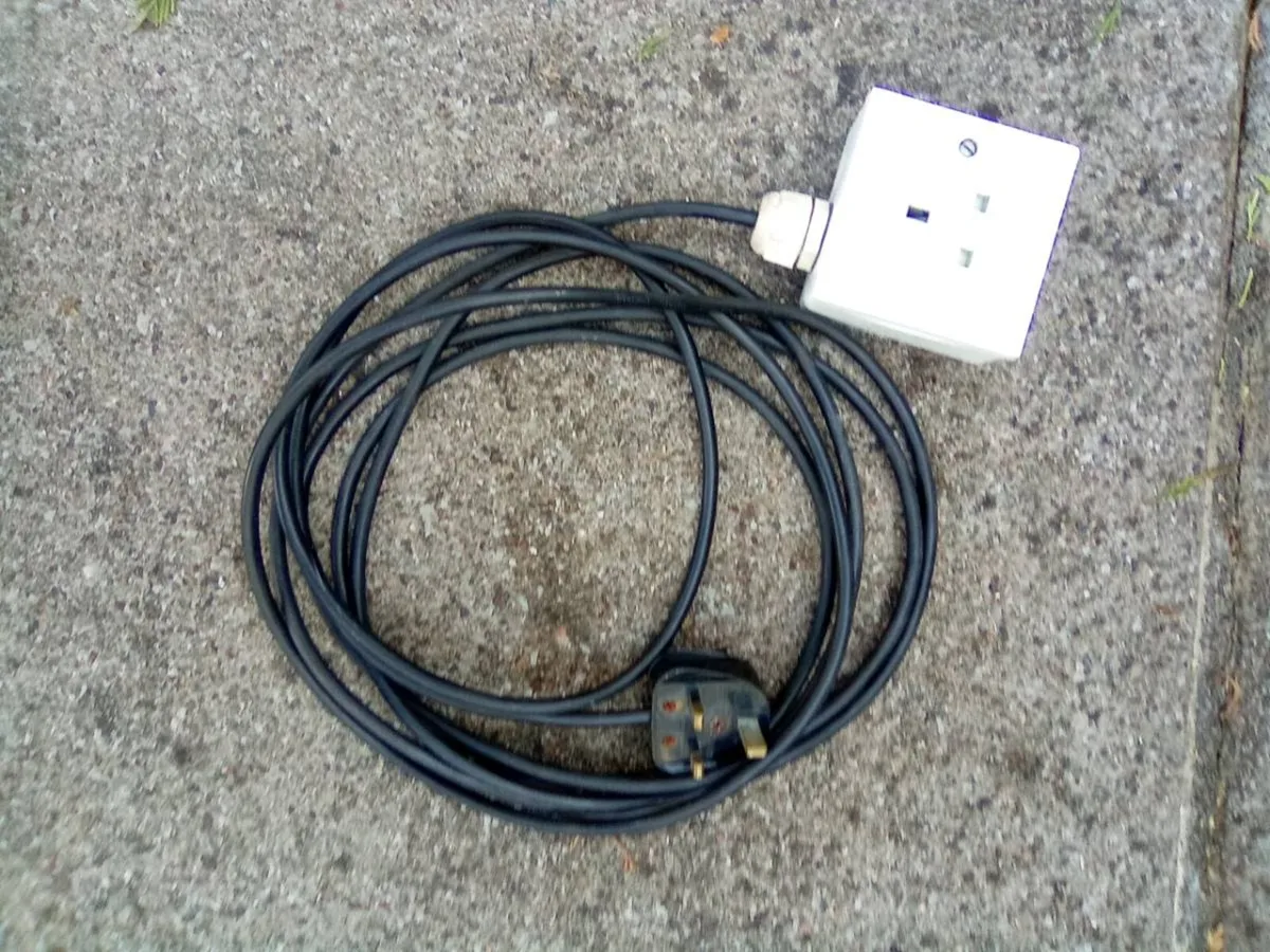 2. x.  5. METRE.  EXTENSION.  LEADS - Image 3