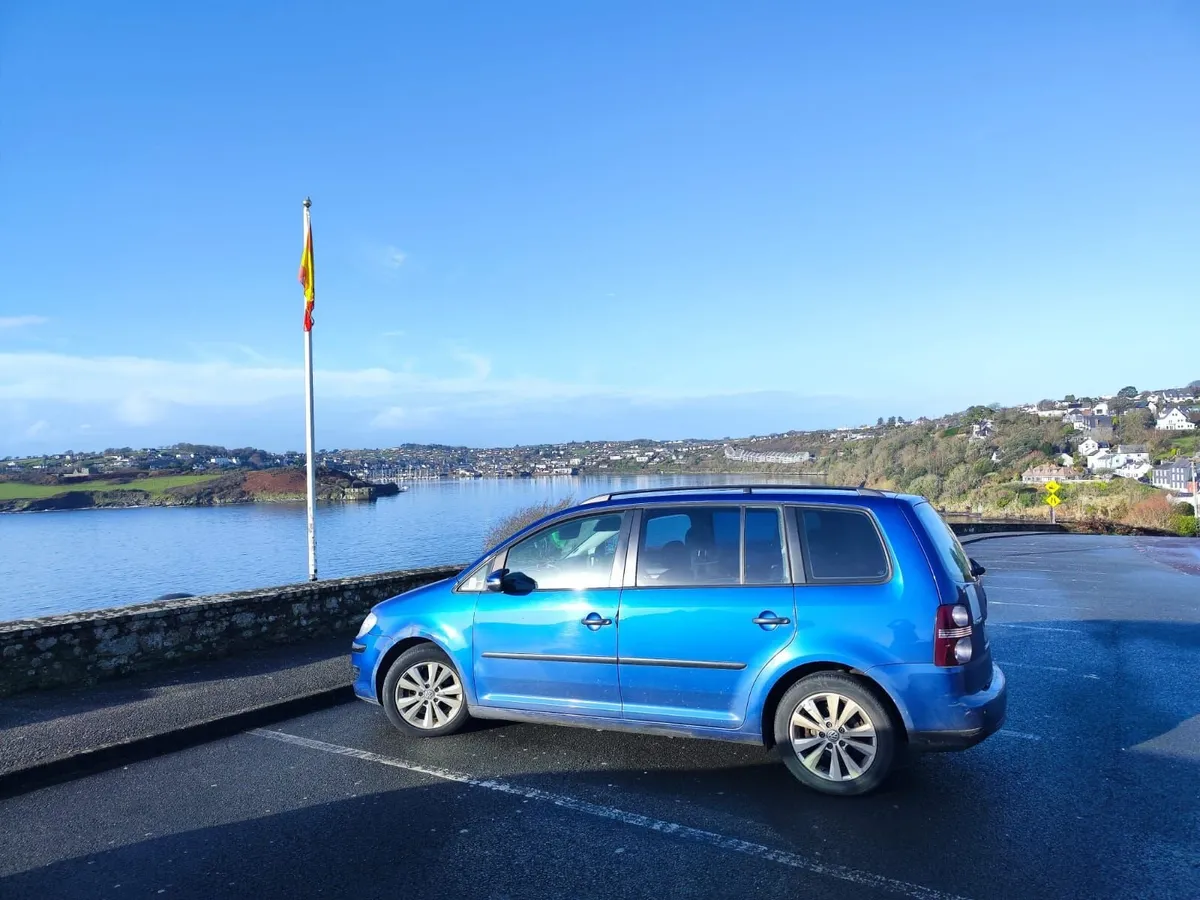 VW Touran 1.9 TDI 2010 – €500 Breaking or repair p - Image 2