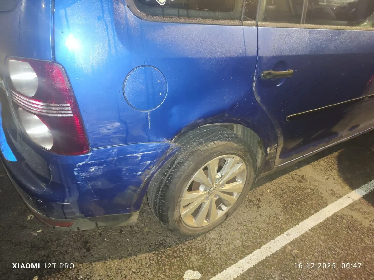 VW Touran 1.9 TDI 2010 – €500 Breaking or repair p - Image 3