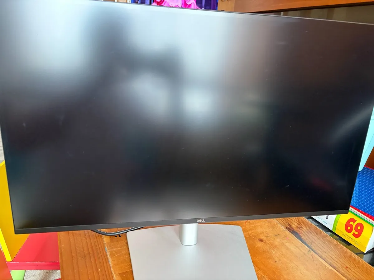 27” inch Monitor - Image 1