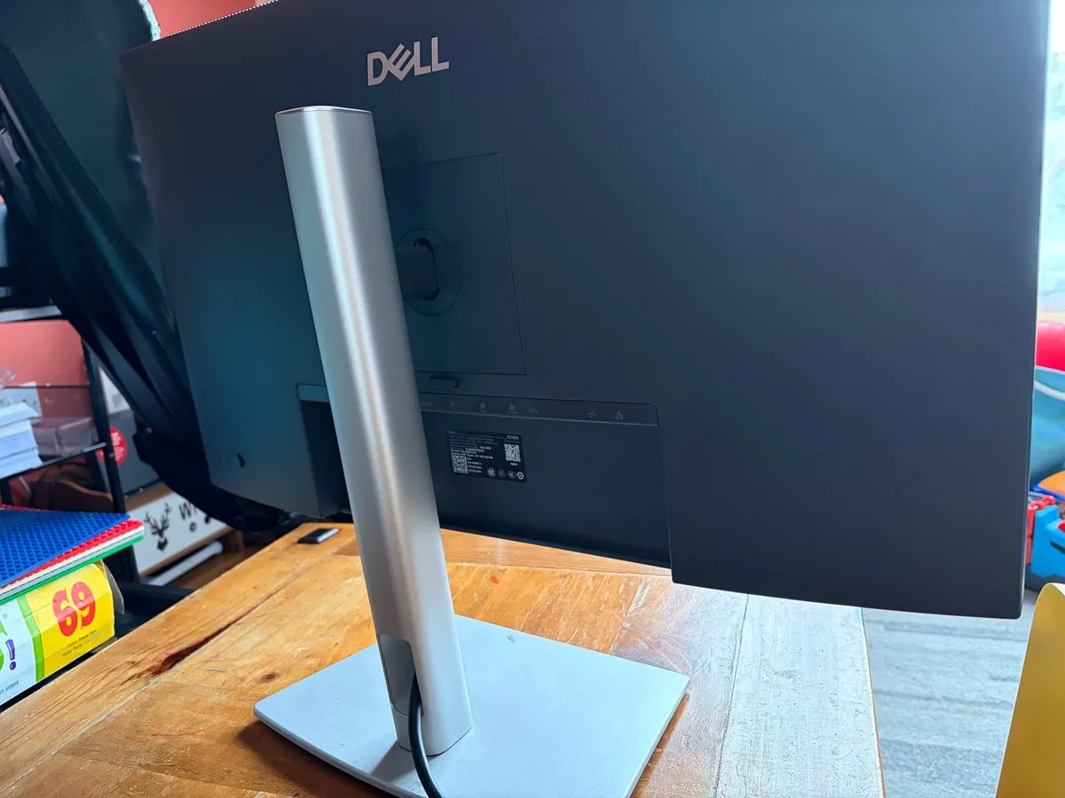 27” inch Monitor - Image 2