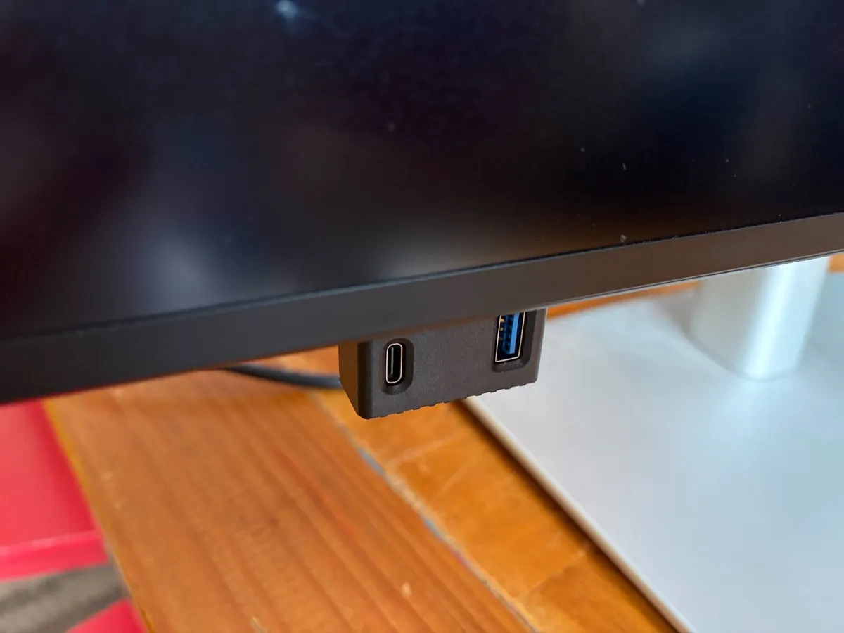 27” inch Monitor - Image 4