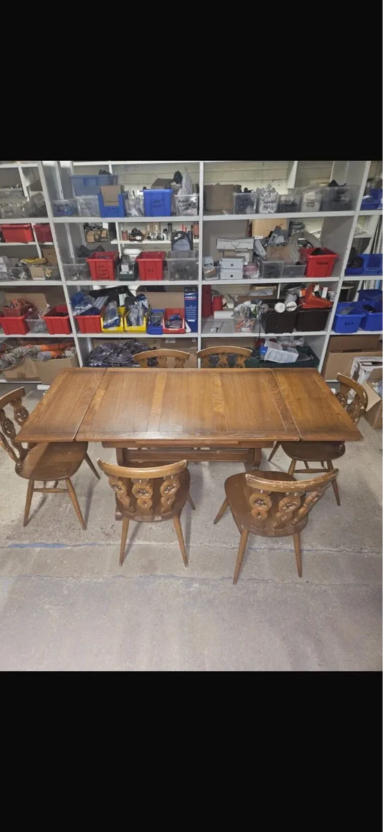 Dining table and 6 chairs - Image 1