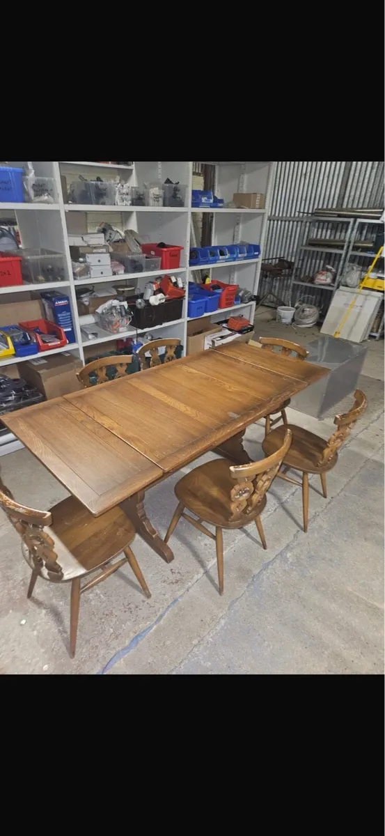 Dining table and 6 chairs - Image 2