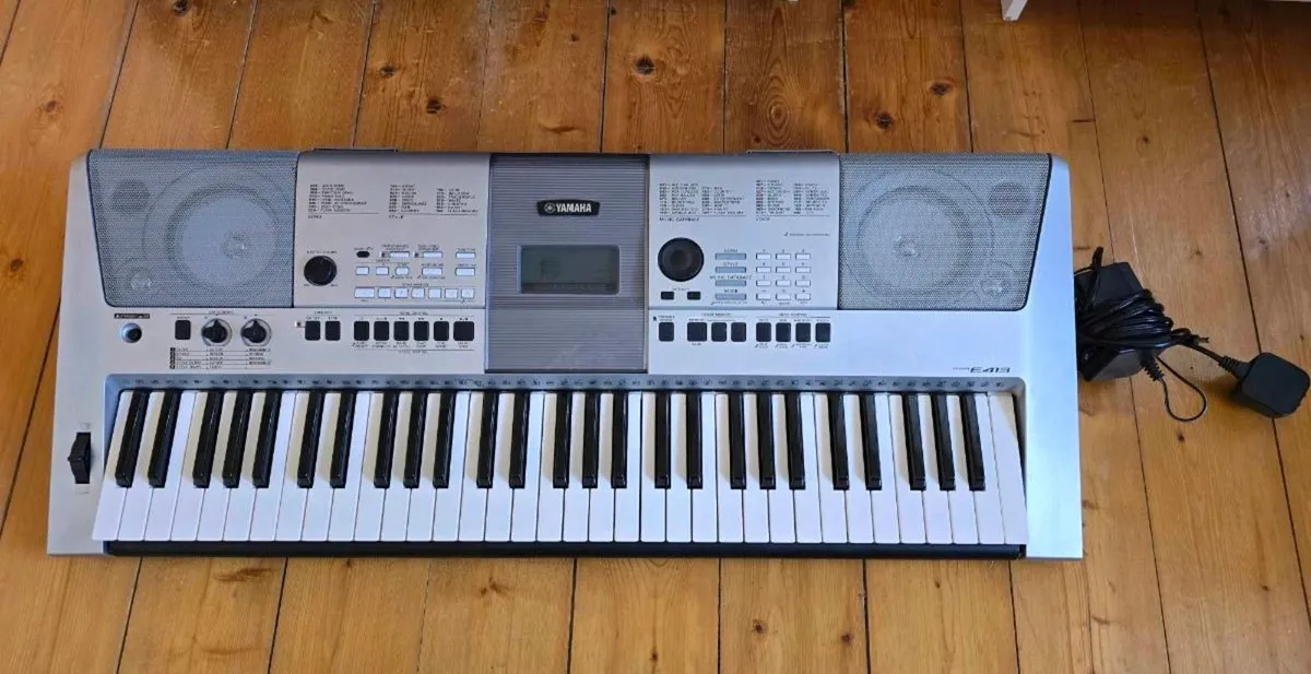 Yamaha psr E413 Keyboard