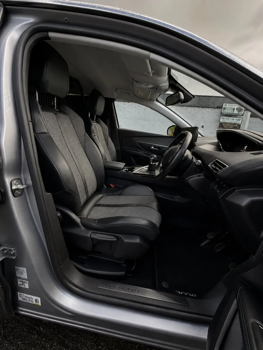 2022 Peugeot 3008 Only 31,000km - Image 4