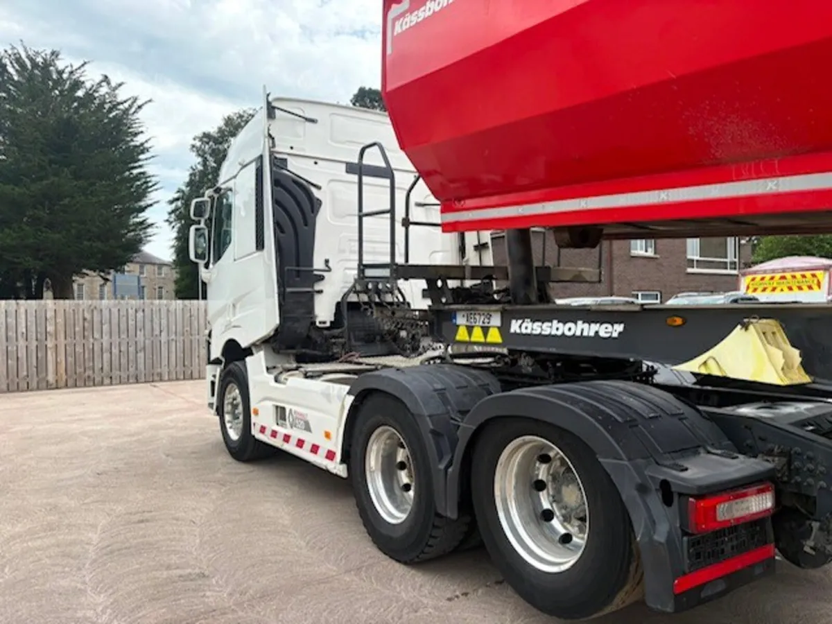 2018 RENAULT T520 6x2 Twin Wheel Tag Axle - Image 3