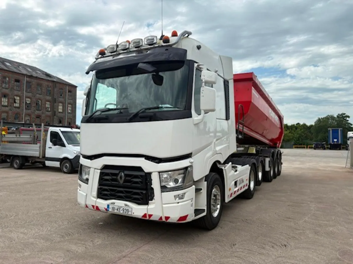 2018 RENAULT T520 6x2 Twin Wheel Tag Axle - Image 1