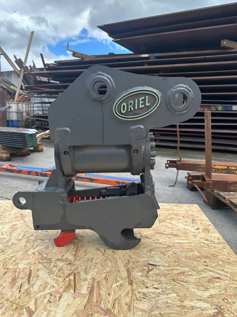 Oriel HELAC tilt coupler for CAT 305/Hyundai R55 - Image 2