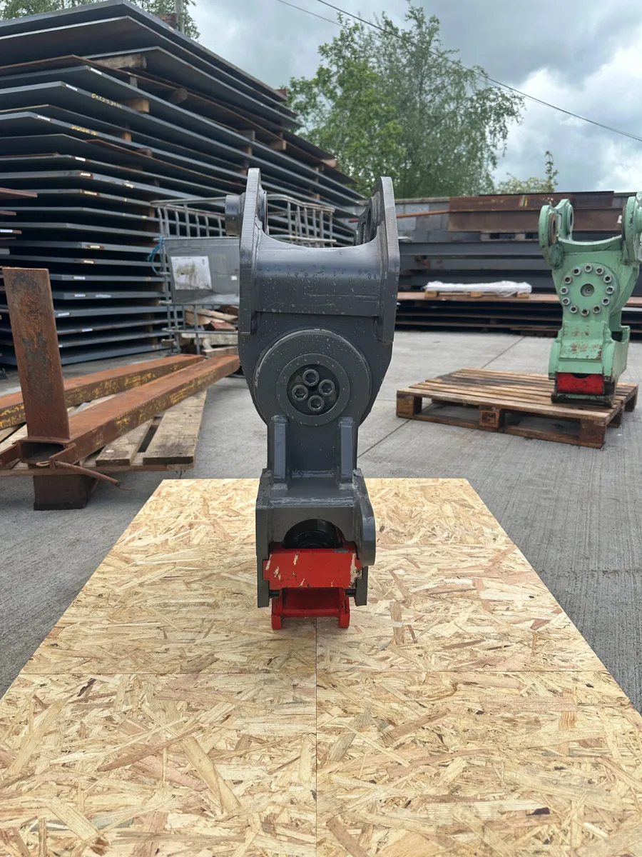 Oriel HELAC tilt coupler for CAT 305/Hyundai R55 - Image 4