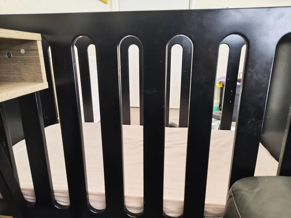 Free cot - Image 2
