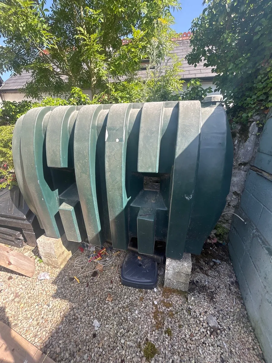 Oil tank